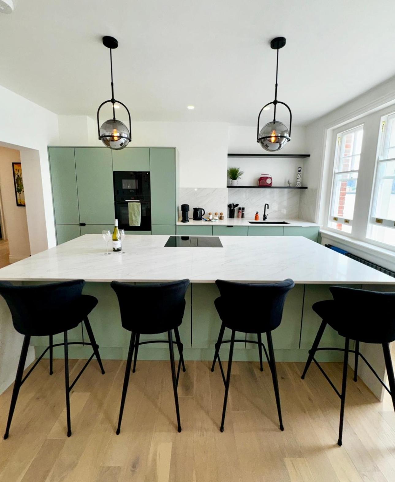 Newly Refurbished W/ River Views * Londra