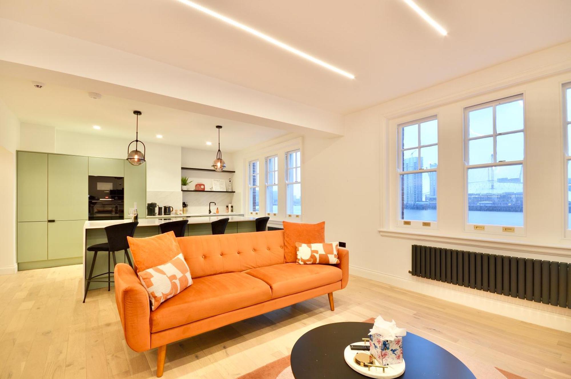 Newly Refurbished W/ River Views * Londra
