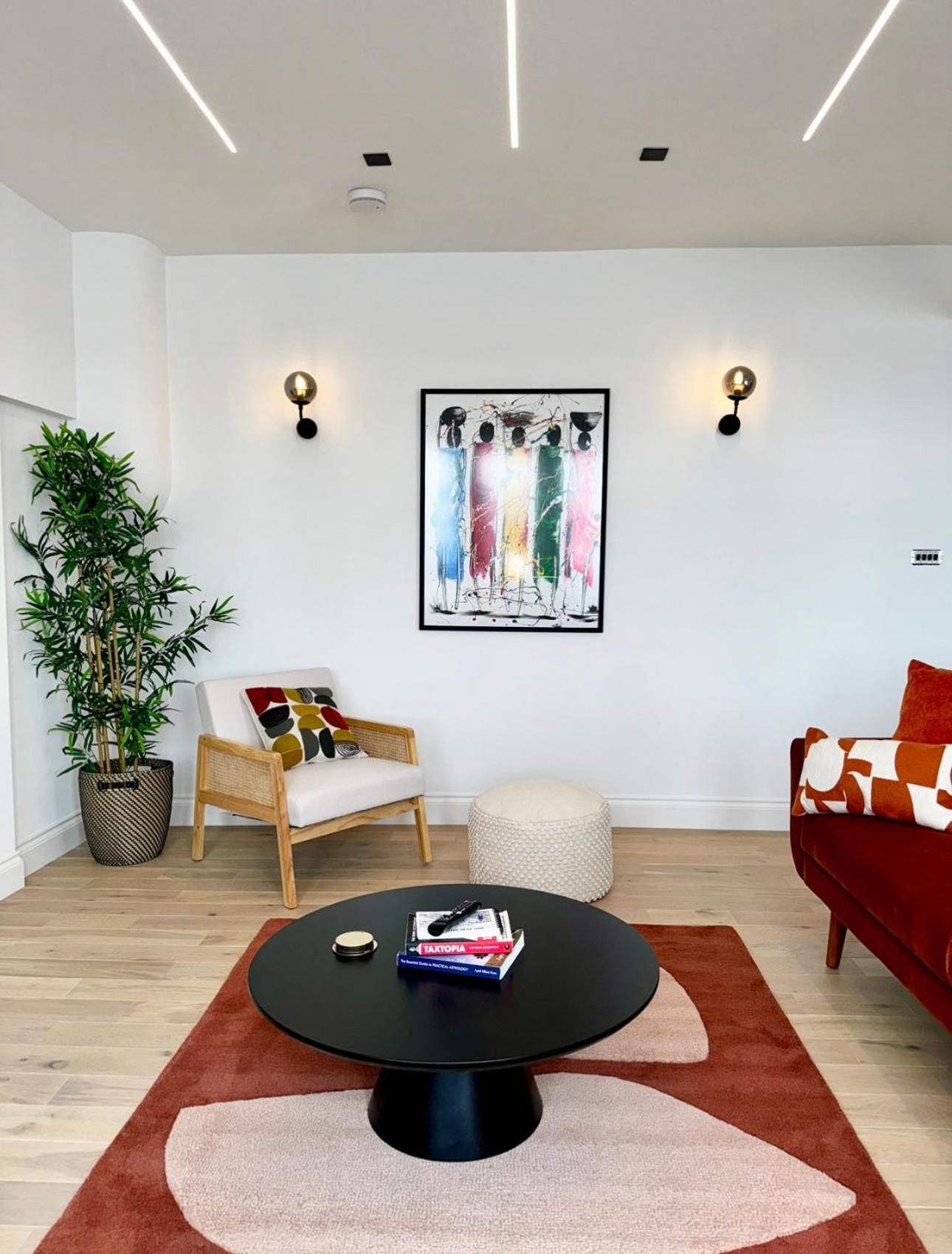 Newly Refurbished W/ River Views Londra