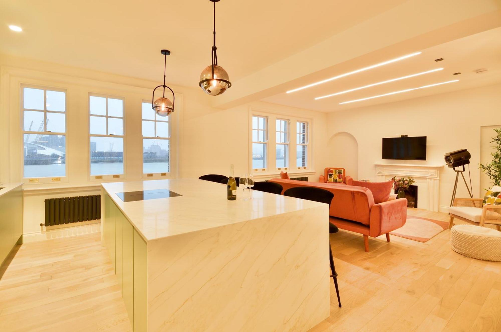 Newly Refurbished W/ River Views Londra