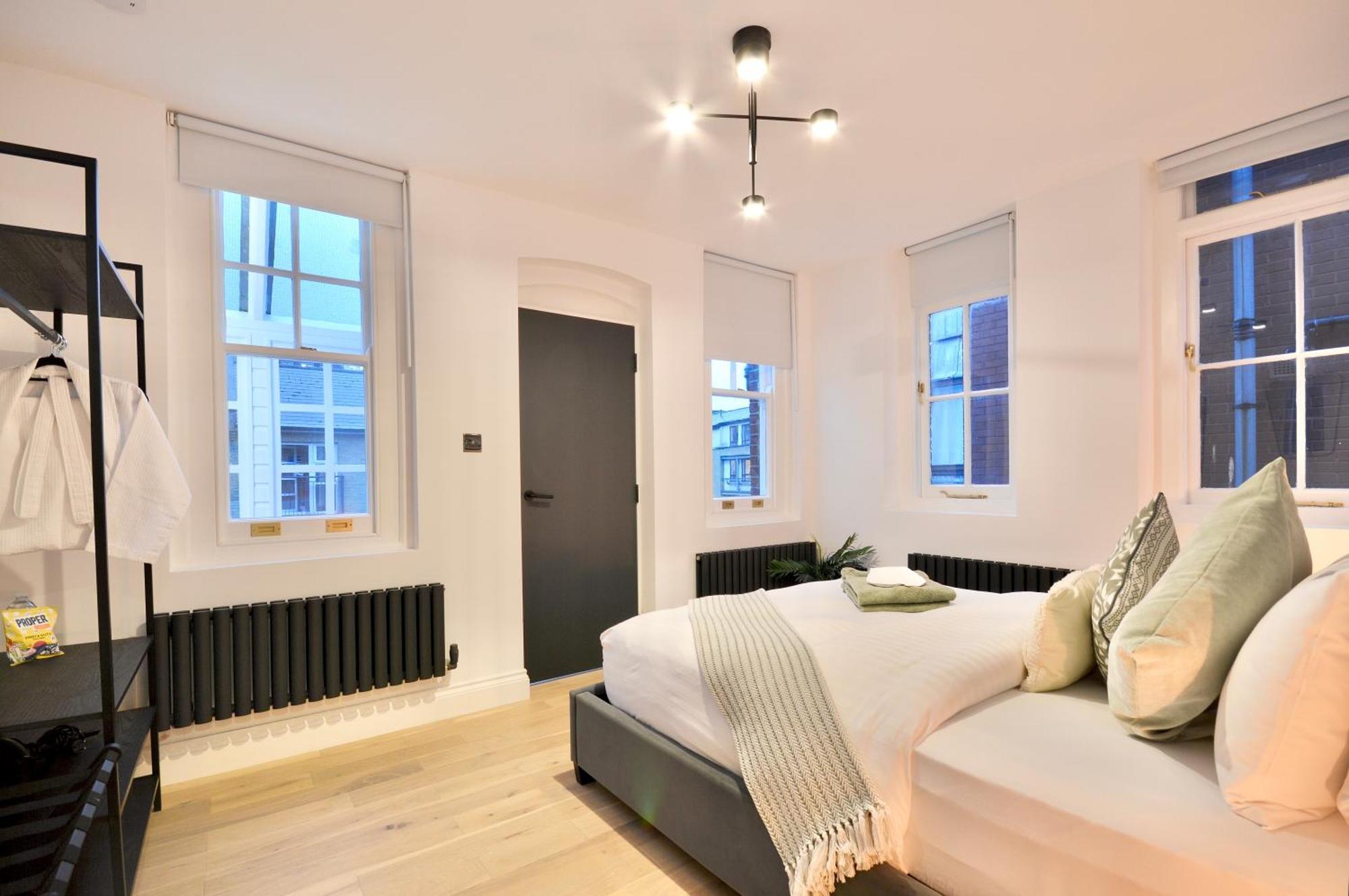 Newly Refurbished W/ River Views Appartamento
