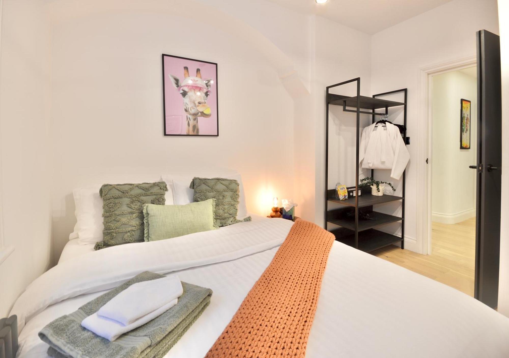 Newly Refurbished W/ River Views * Londra